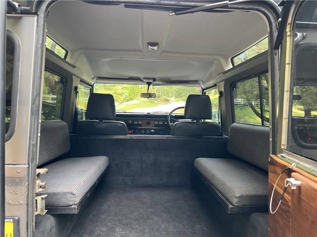 Land-Rover-Defender-1991-36