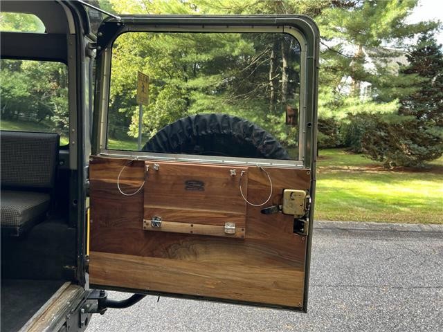 Land-Rover-Defender-1991-37