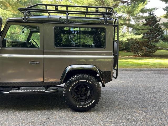 Land-Rover-Defender-1991-5