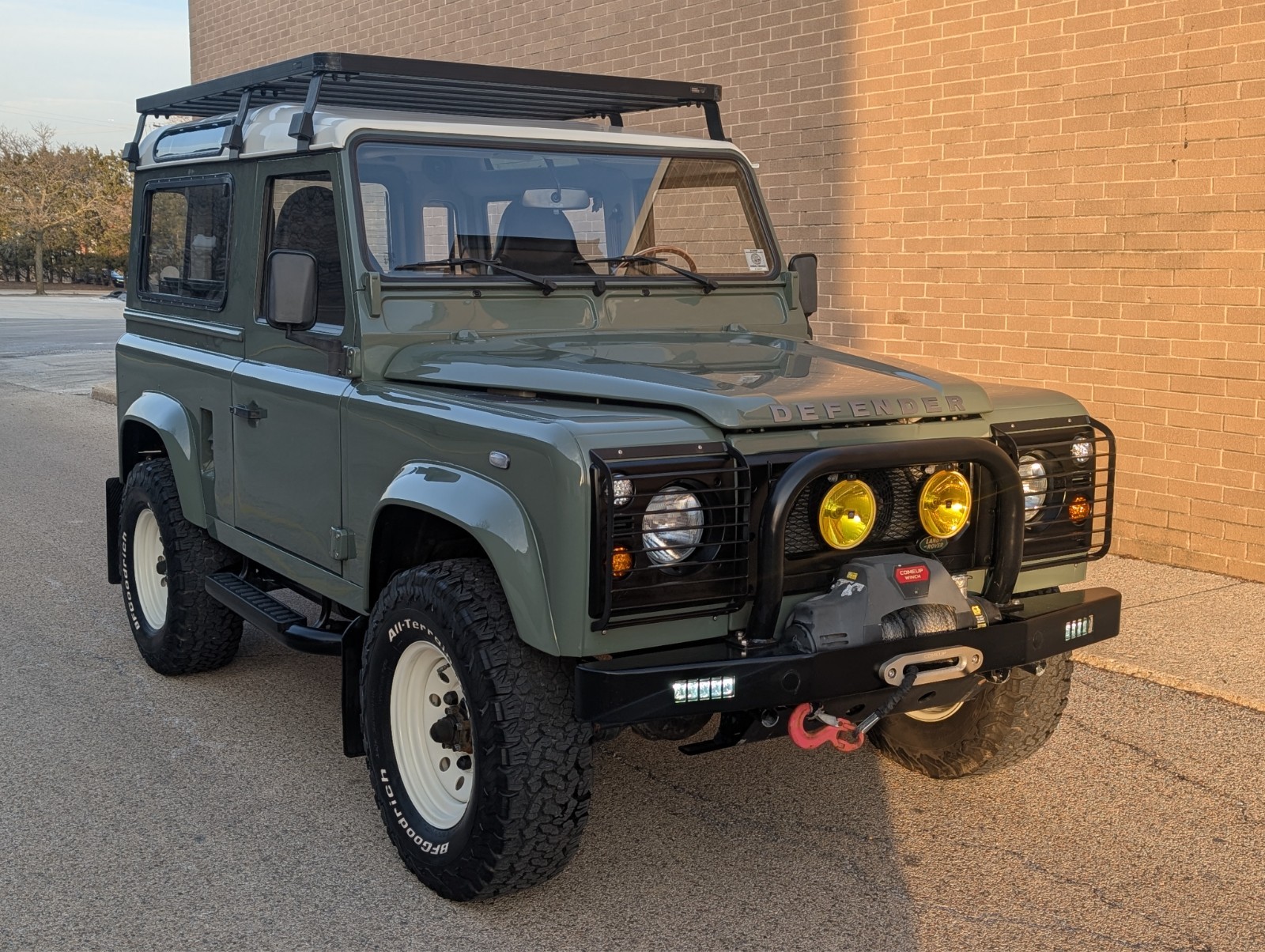 Land-Rover-Defender-1992-SUV-1