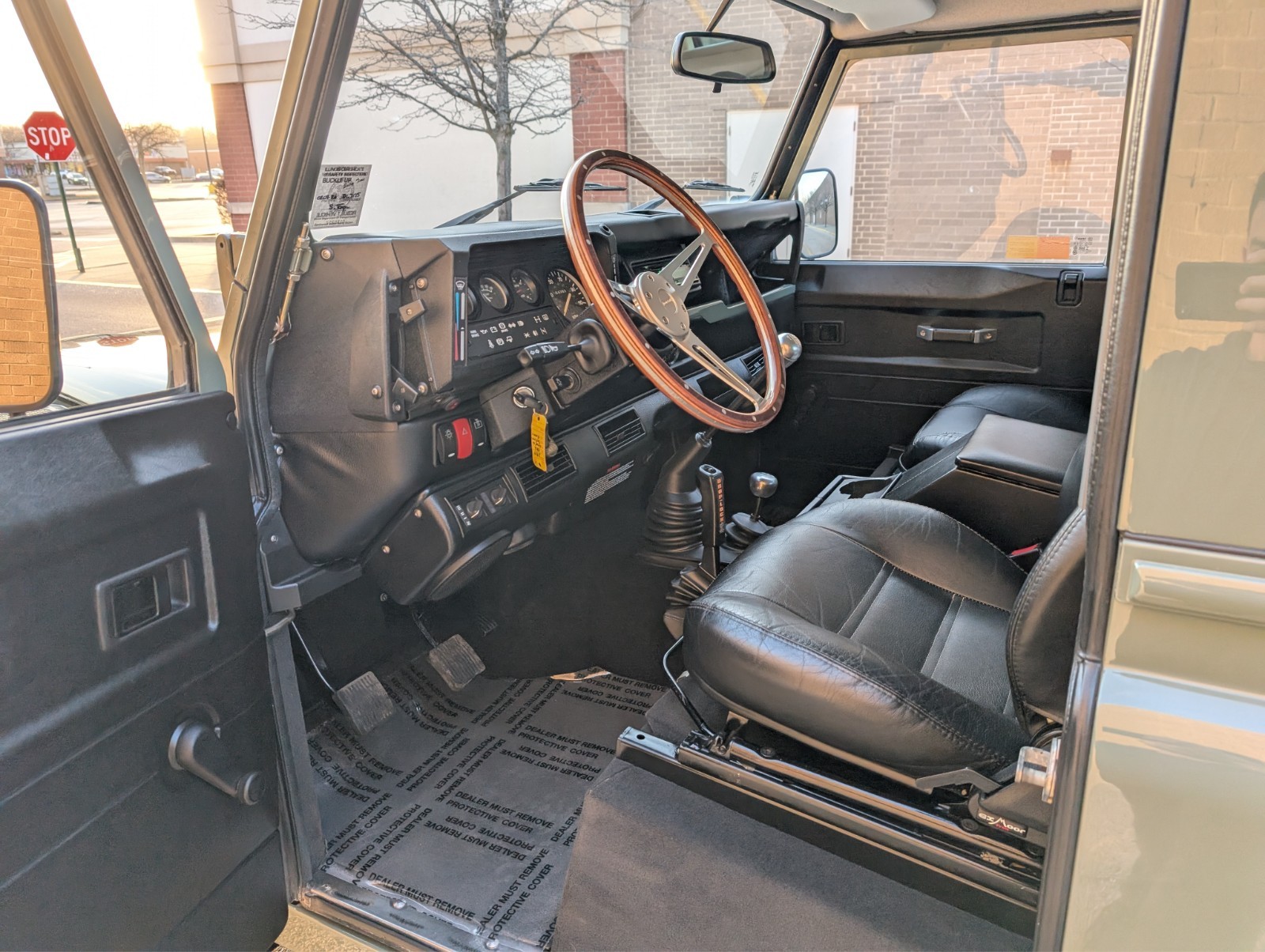 Land-Rover-Defender-1992-SUV-10