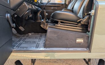 Land-Rover-Defender-1992-SUV-12