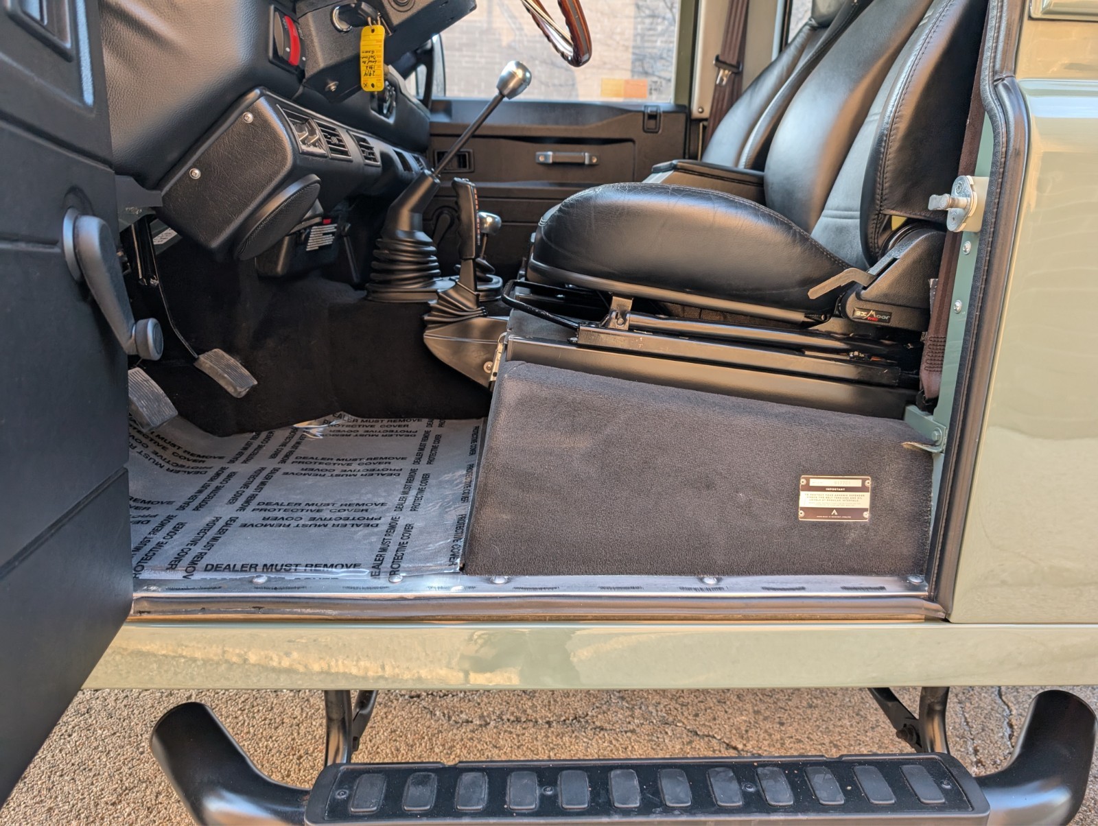 Land-Rover-Defender-1992-SUV-12