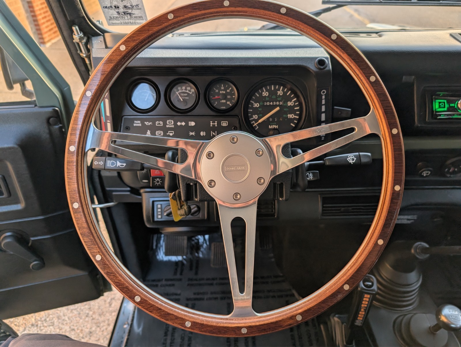 Land-Rover-Defender-1992-SUV-13