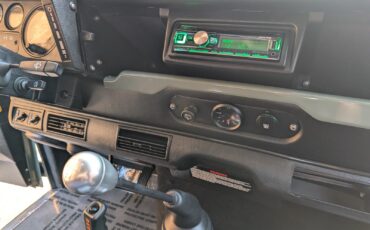 Land-Rover-Defender-1992-SUV-15