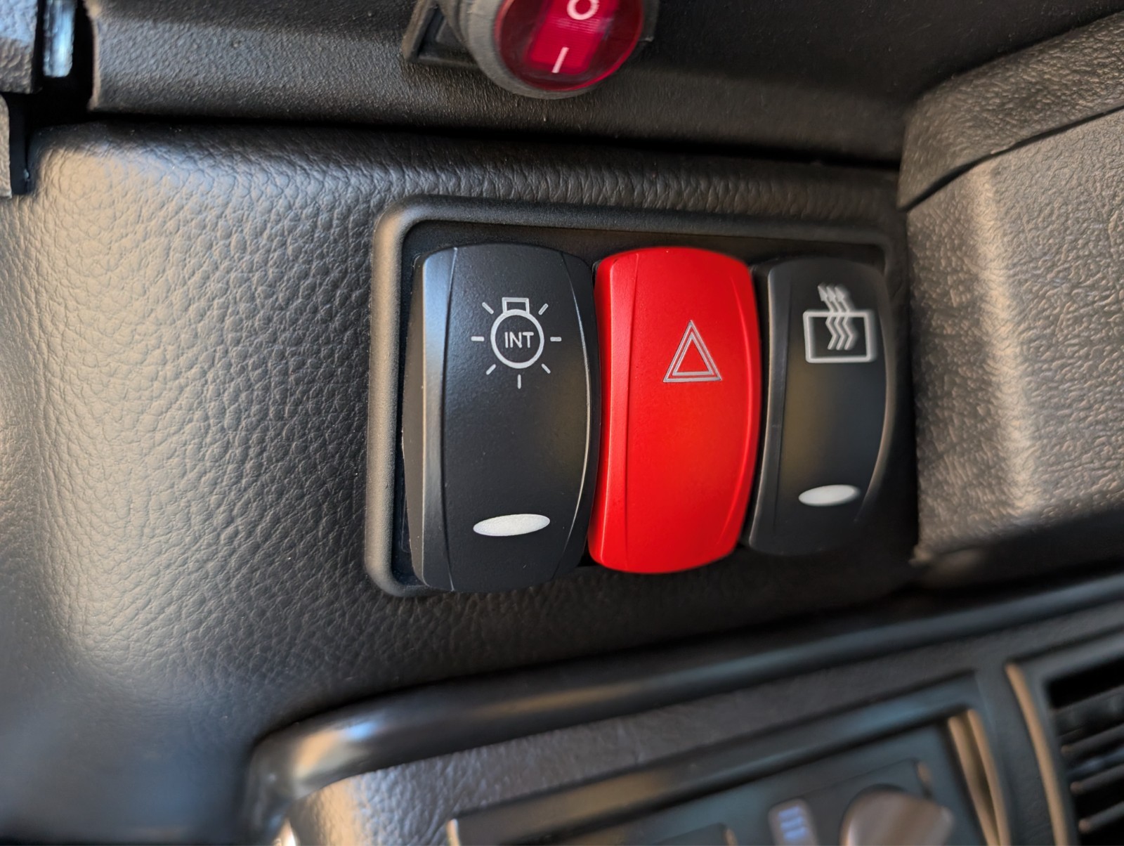 Land-Rover-Defender-1992-SUV-19