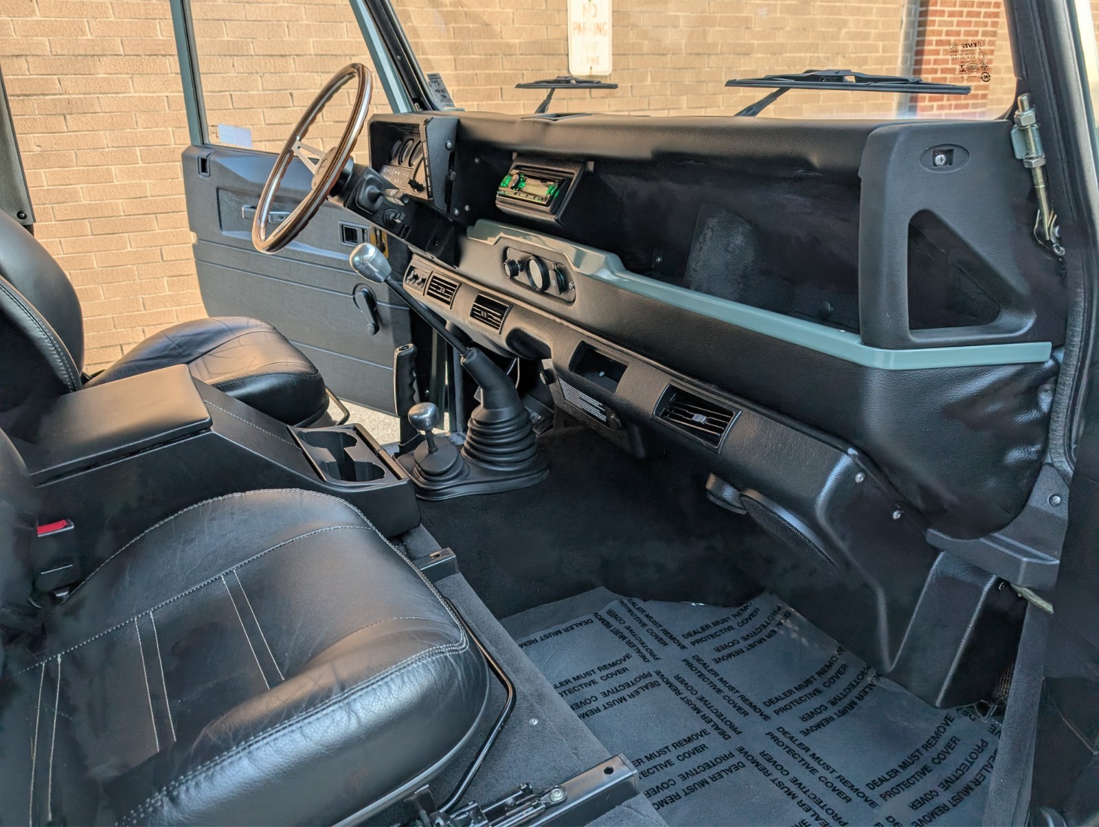 Land-Rover-Defender-1992-SUV-23