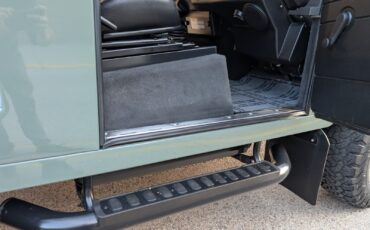 Land-Rover-Defender-1992-SUV-25