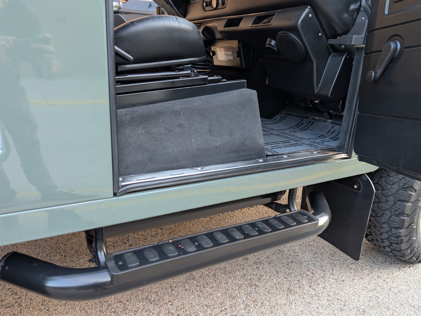 Land-Rover-Defender-1992-SUV-25