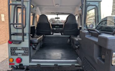 Land-Rover-Defender-1992-SUV-26