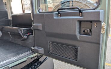 Land-Rover-Defender-1992-SUV-29