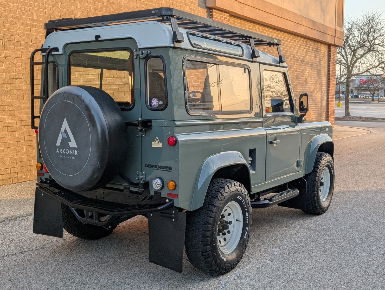 Land-Rover-Defender-1992-SUV-6