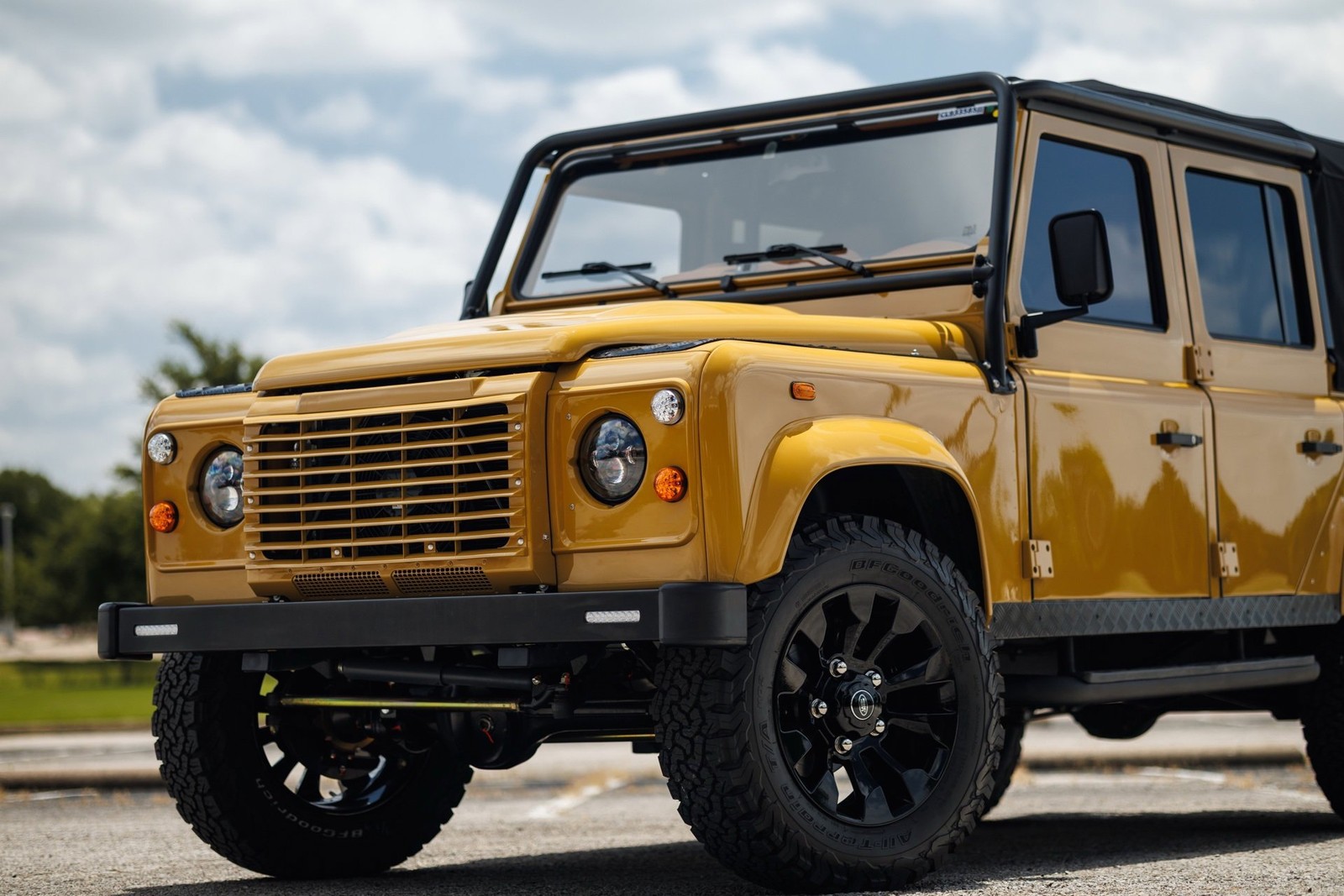 Land-Rover-Defender-1993-4D-Sport-Utility-13