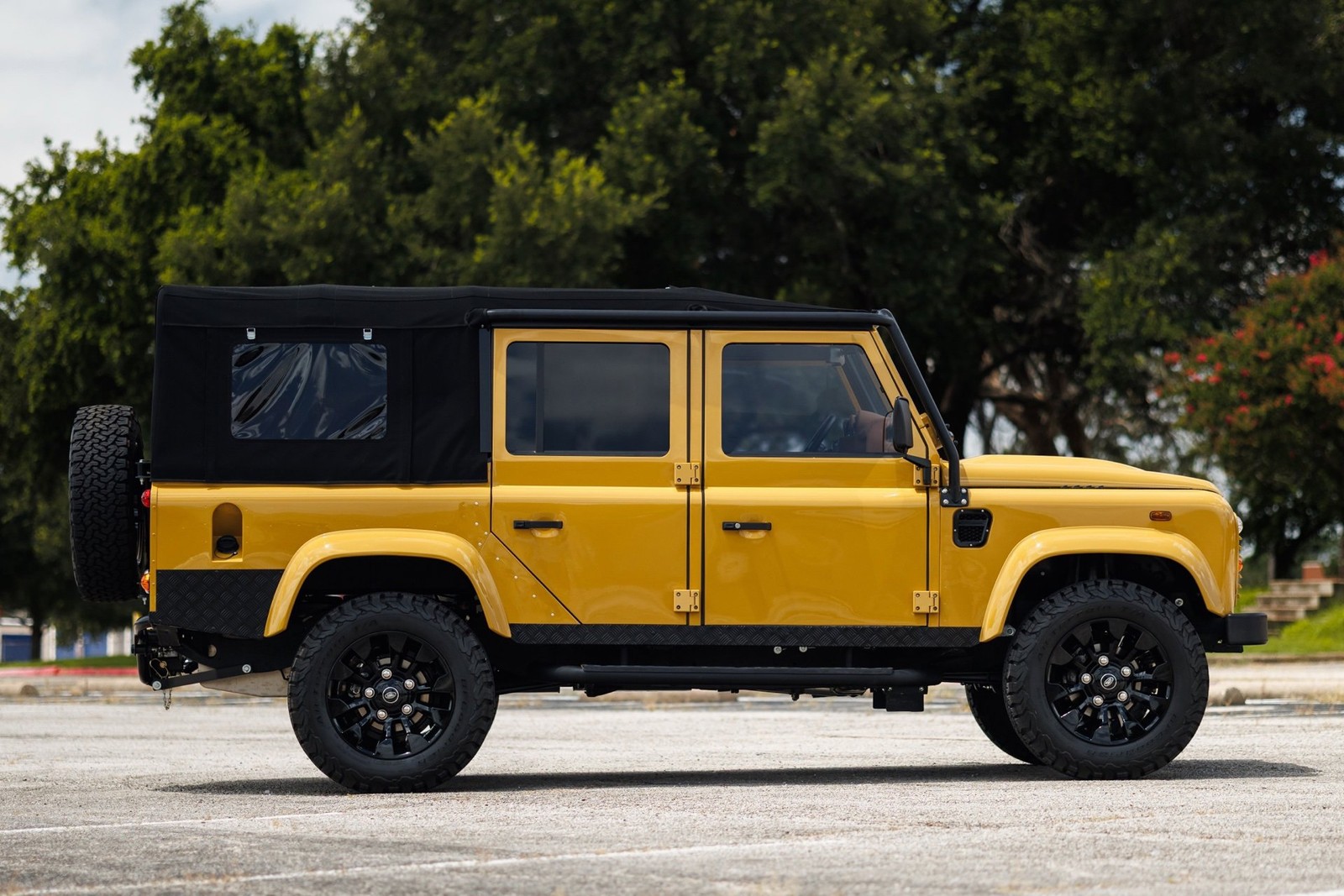 Land-Rover-Defender-1993-4D-Sport-Utility-22