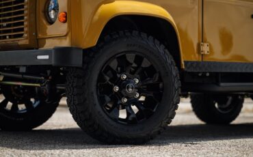 Land-Rover-Defender-1993-4D-Sport-Utility-25