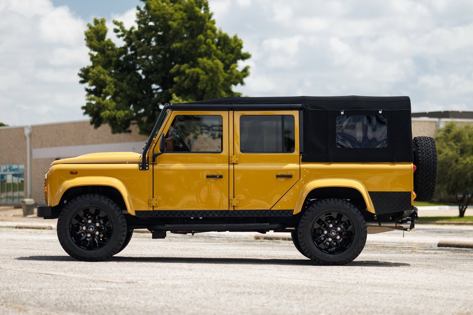 Land-Rover-Defender-1993-4D-Sport-Utility-33