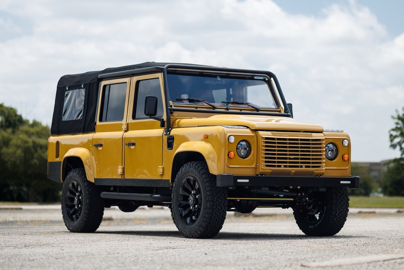 Land-Rover-Defender-1993-4D-Sport-Utility-5