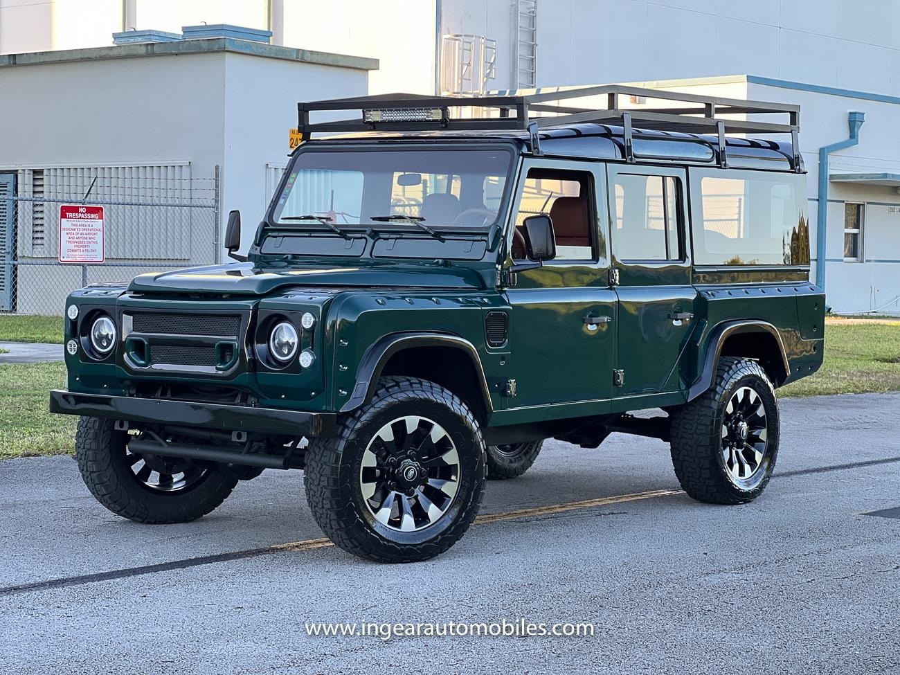 Land-Rover-Defender-1994-SUV-1