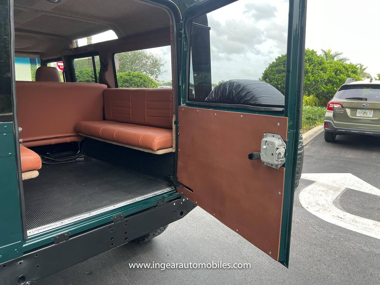 Land-Rover-Defender-1994-SUV-30