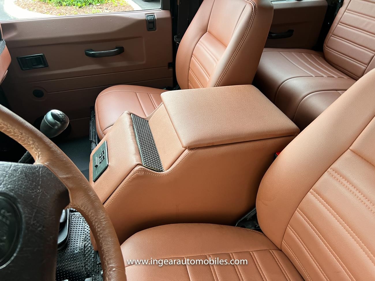 Land-Rover-Defender-1994-SUV-37