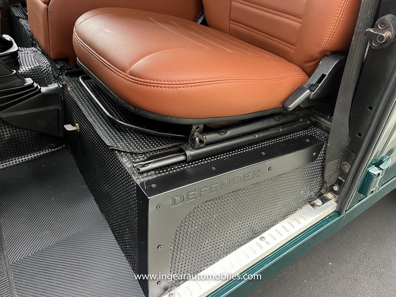 Land-Rover-Defender-1994-SUV-38