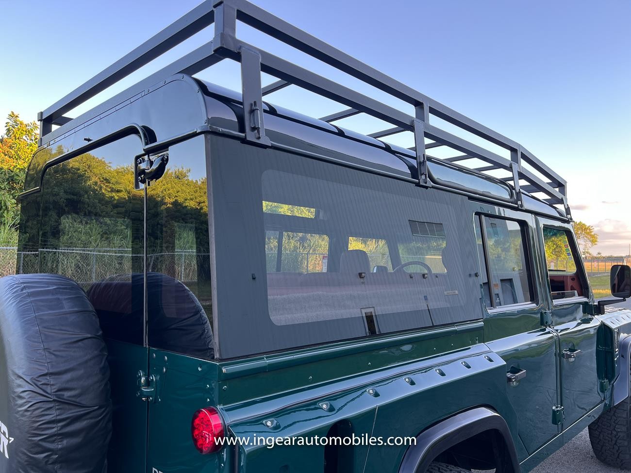 Land-Rover-Defender-1994-SUV-4