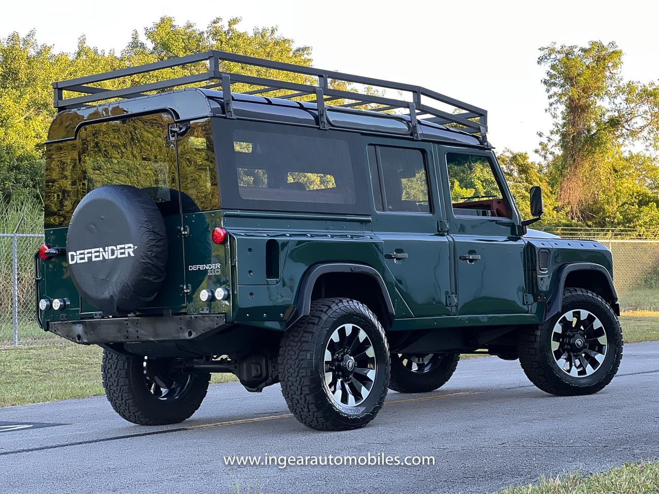 Land-Rover-Defender-1994-SUV