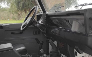 Land-Rover-Defender-1995-SUV-11