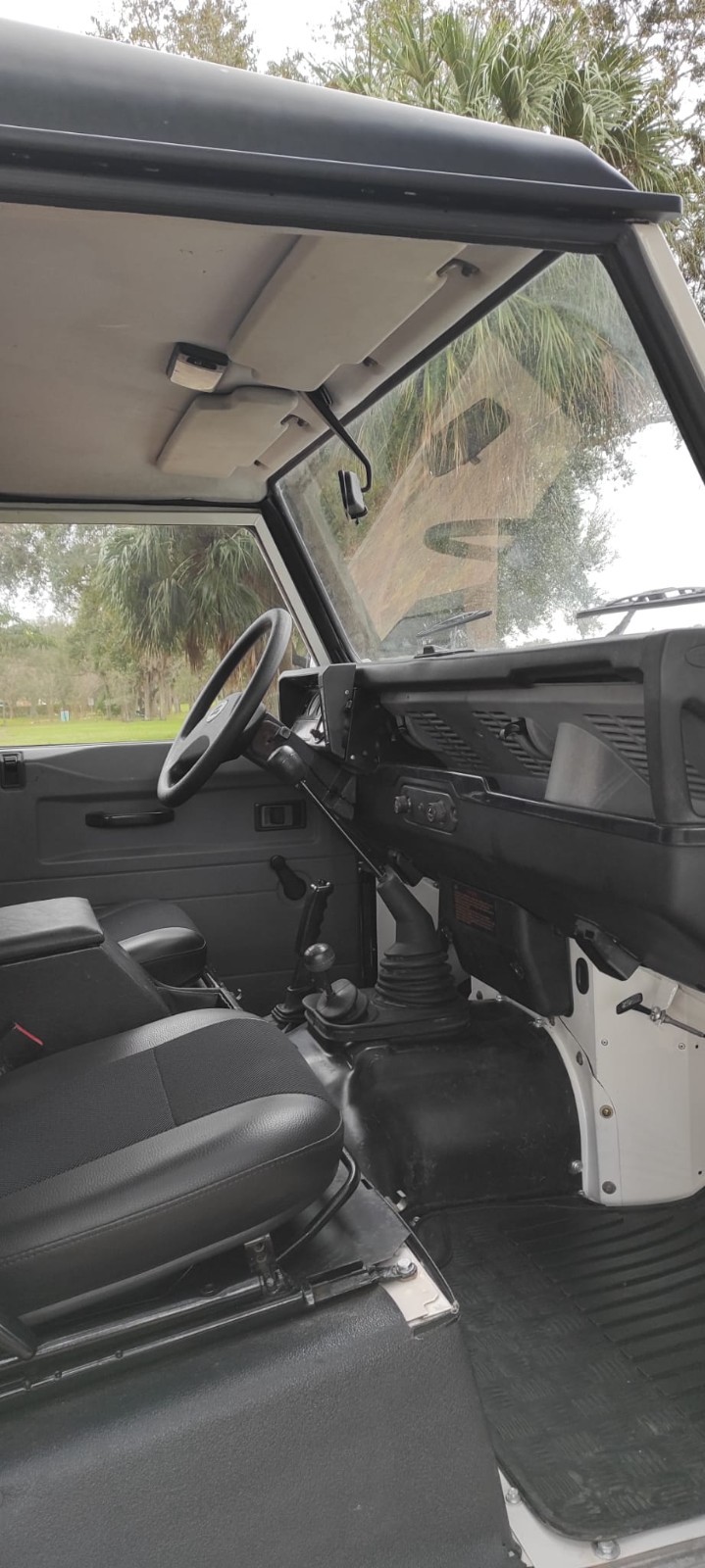 Land-Rover-Defender-1995-SUV-11