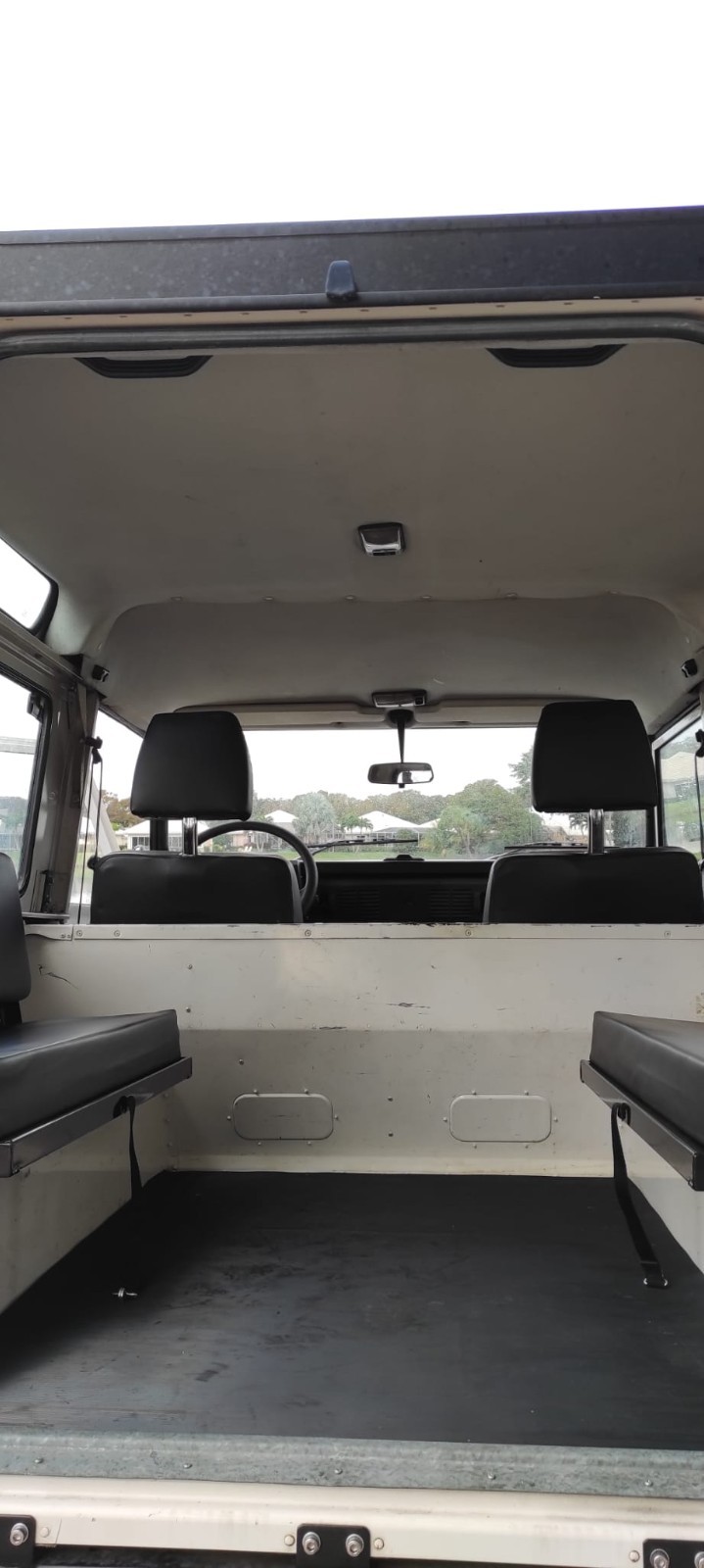 Land-Rover-Defender-1995-SUV-14