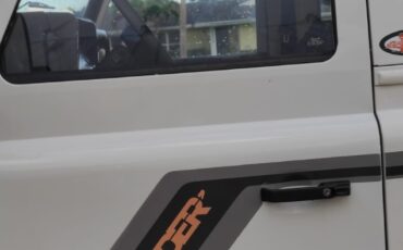 Land-Rover-Defender-1995-SUV-23