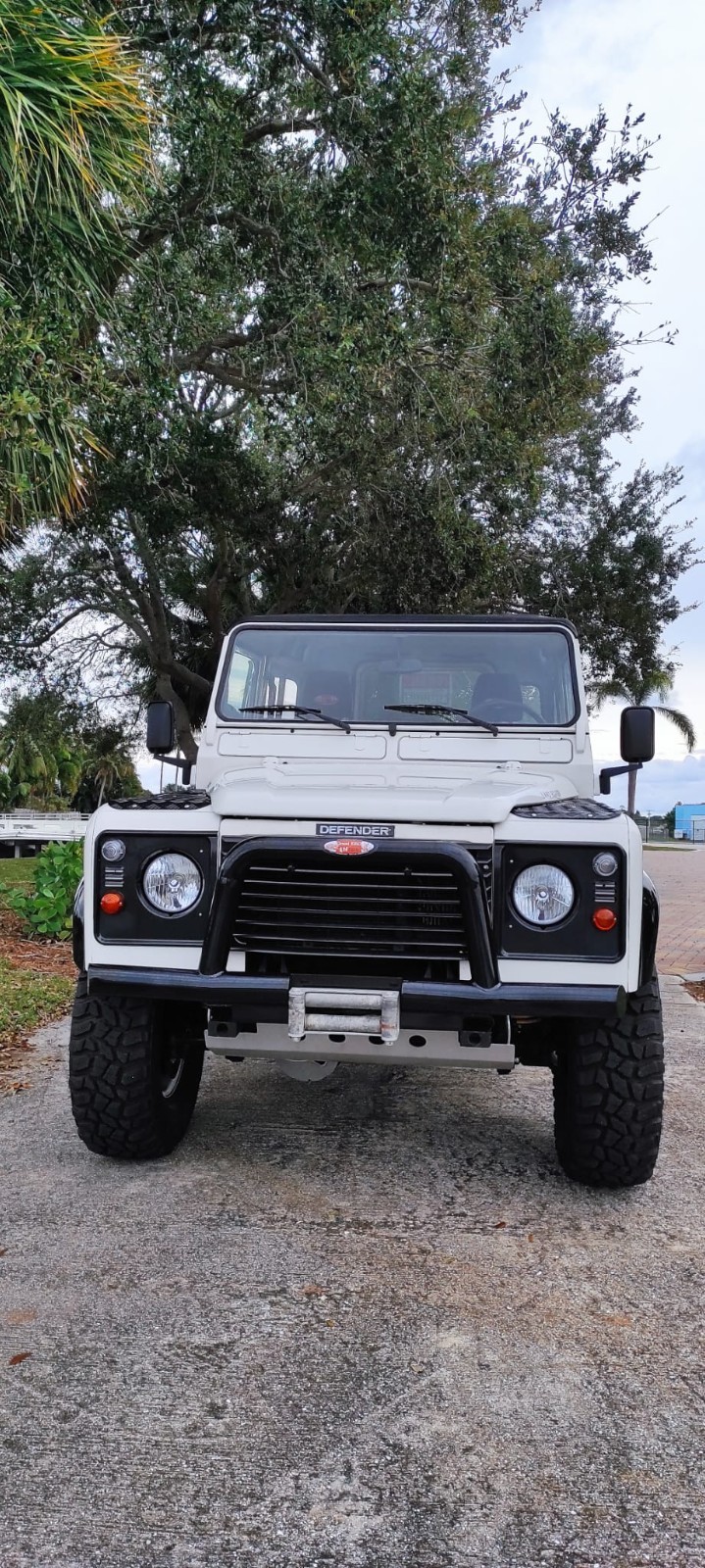 Land-Rover-Defender-1995-SUV-3
