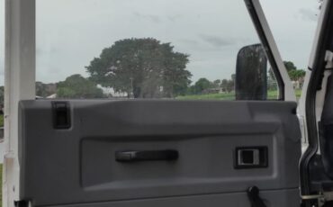 Land-Rover-Defender-1995-SUV-5