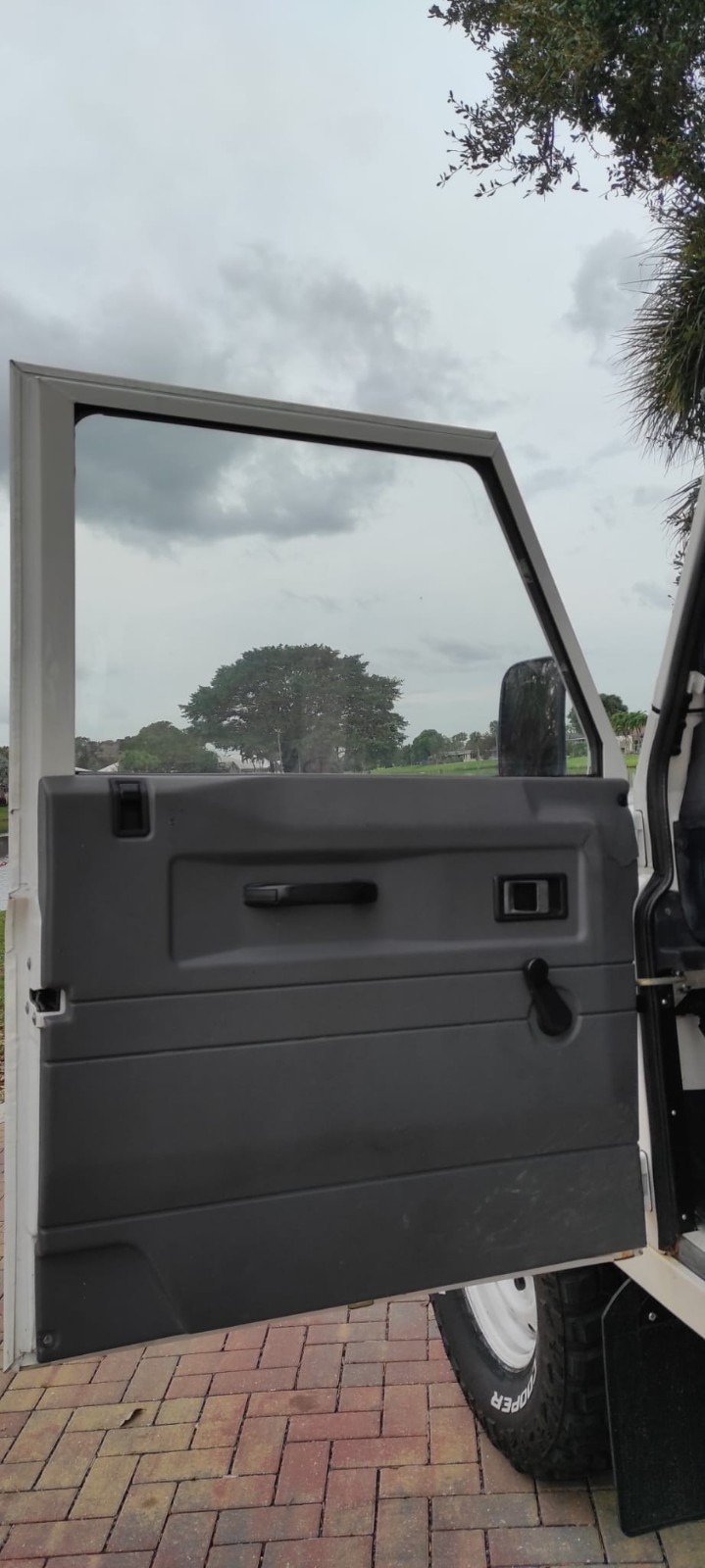 Land-Rover-Defender-1995-SUV-5