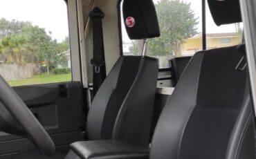 Land-Rover-Defender-1995-SUV-6