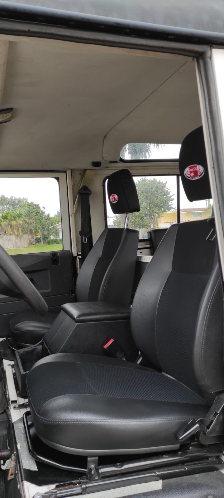 Land-Rover-Defender-1995-SUV-6