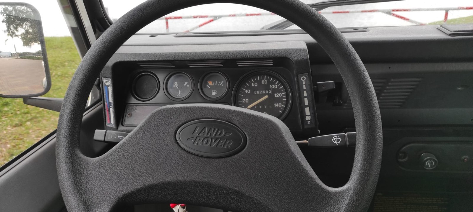 Land-Rover-Defender-1995-SUV-7