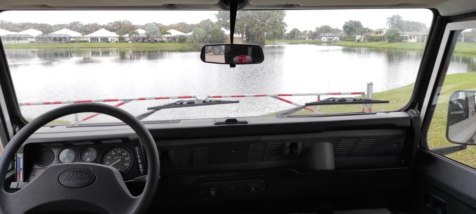 Land-Rover-Defender-1995-SUV-8