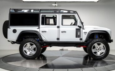 Land-Rover-Defender-1996-SUV-1