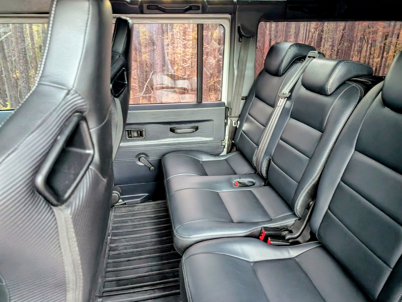 Land-Rover-Defender-1996-SUV-11