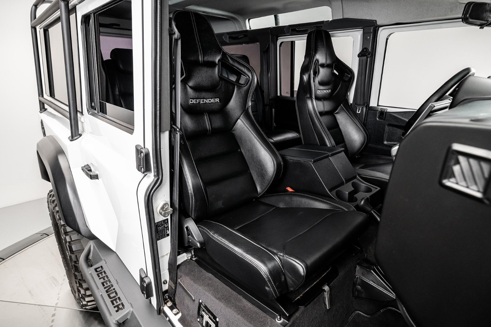 Land-Rover-Defender-1996-SUV-13