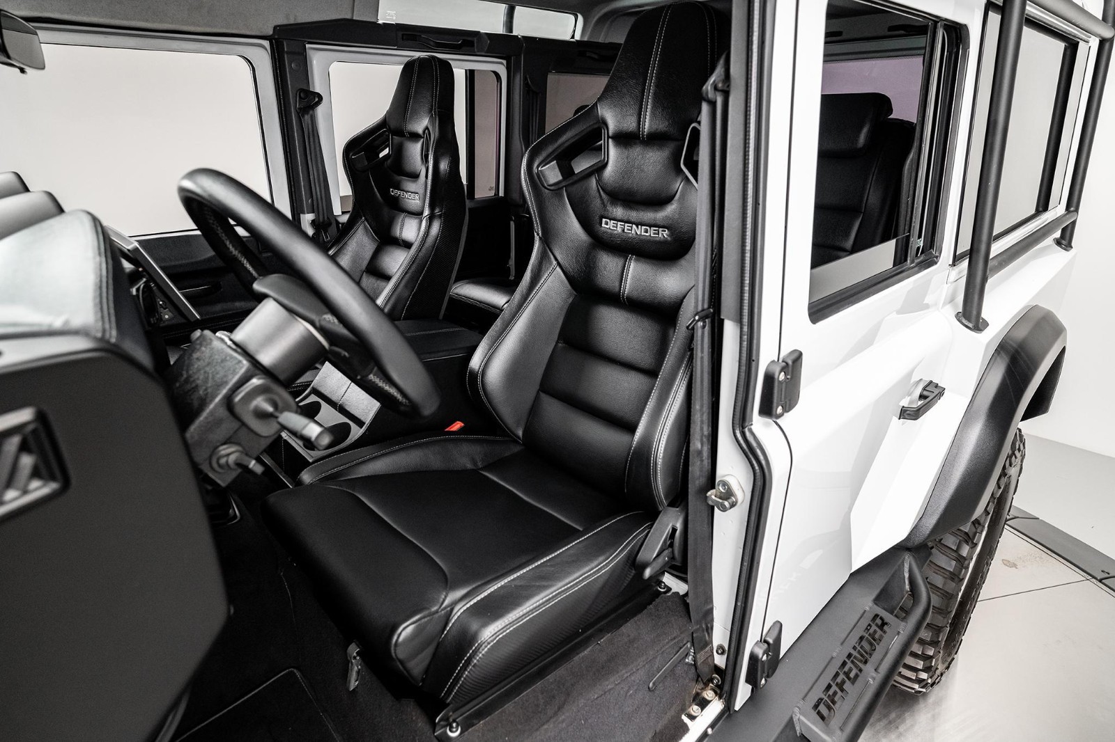 Land-Rover-Defender-1996-SUV-14