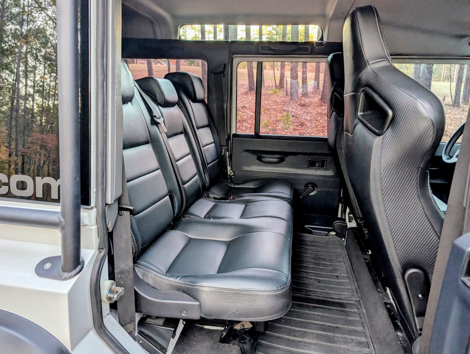 Land-Rover-Defender-1996-SUV-16