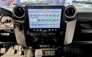 Land-Rover-Defender-1996-SUV-18