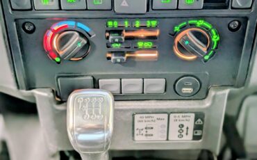 Land-Rover-Defender-1996-SUV-19