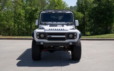 Land-Rover-Defender-1996-SUV-2