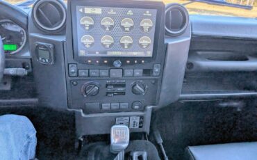 Land-Rover-Defender-1996-SUV-23