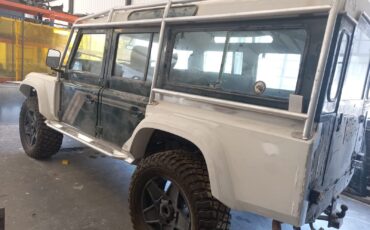 Land-Rover-Defender-1996-SUV-29