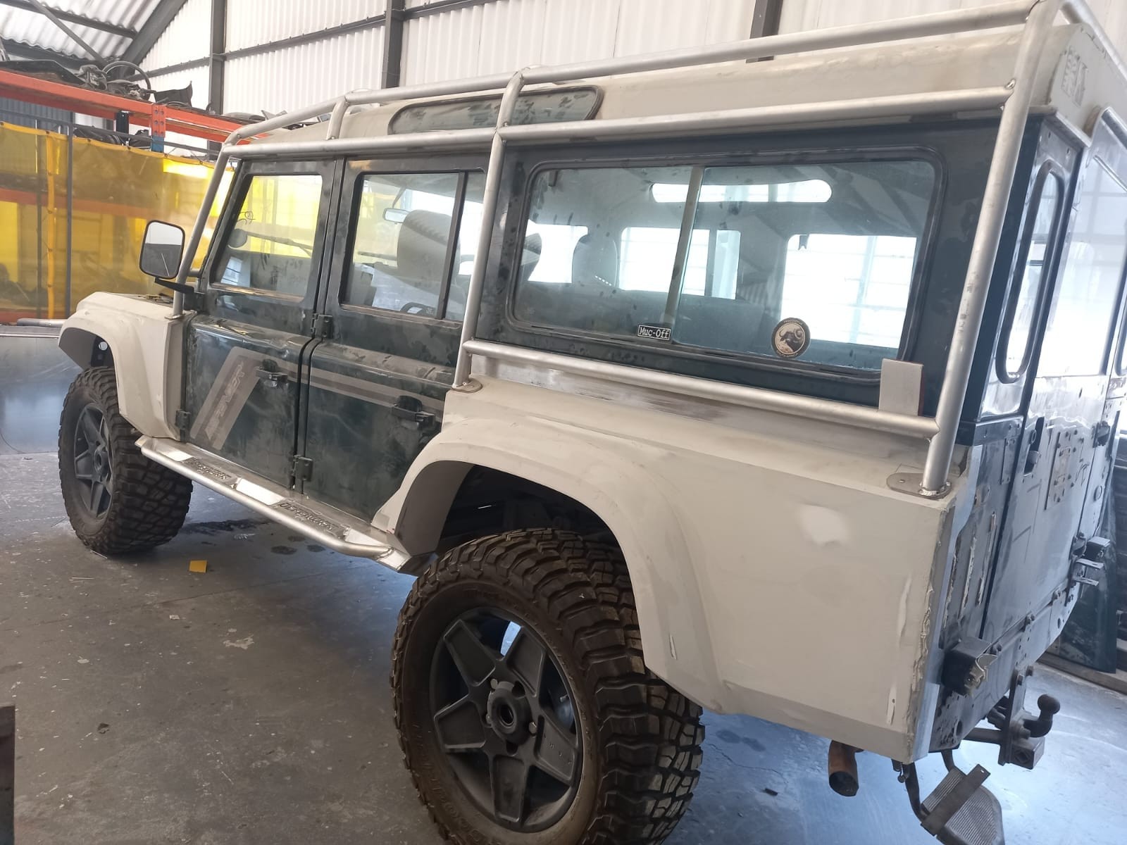 Land-Rover-Defender-1996-SUV-29