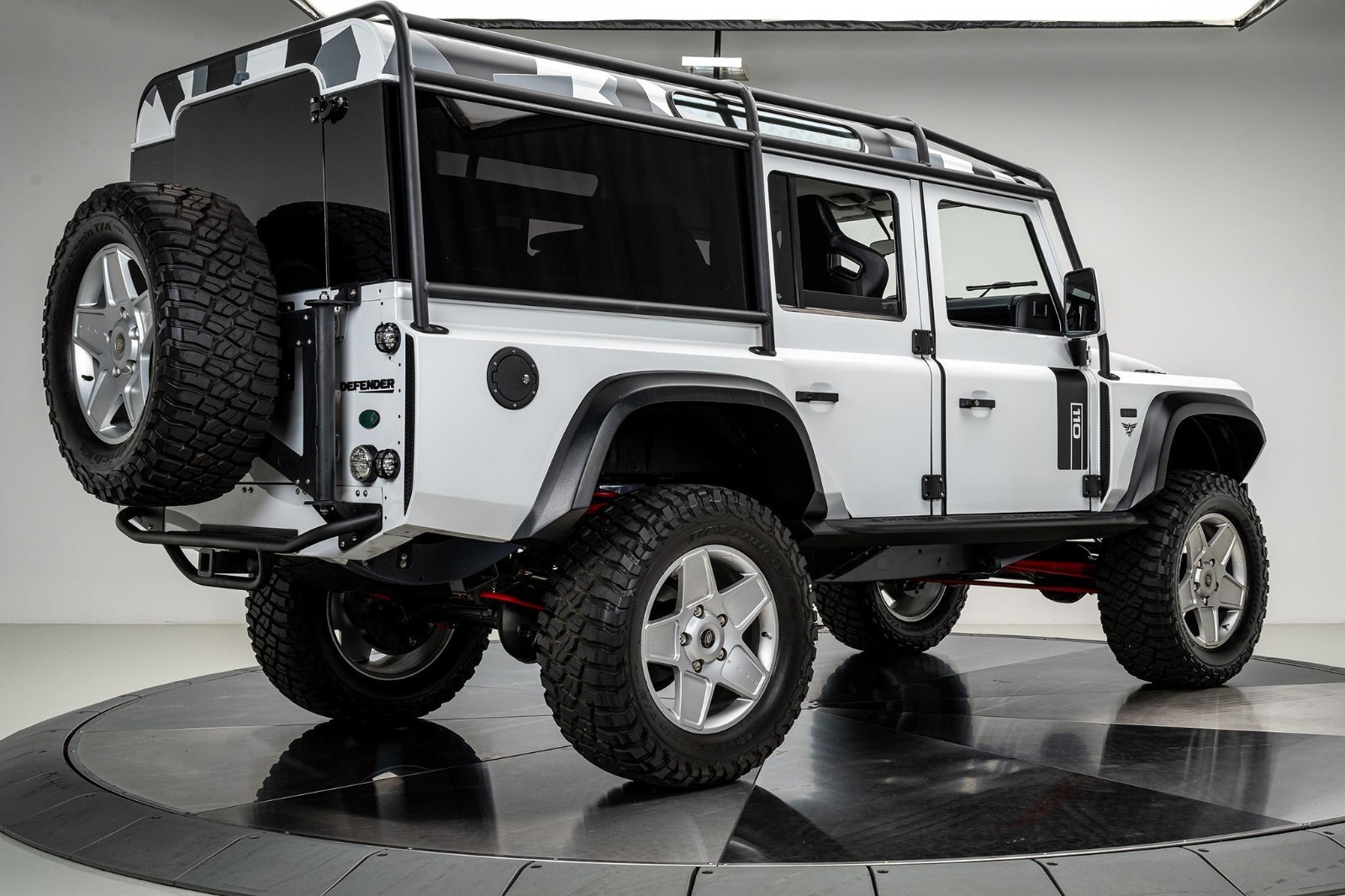 Land-Rover-Defender-1996-SUV-4